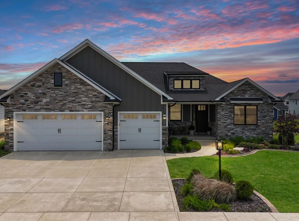 13333 Camas Drive, St. John, IN 46373
