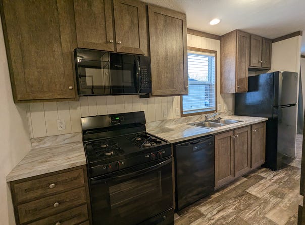 398 Nevada, Belleville, MI 48111