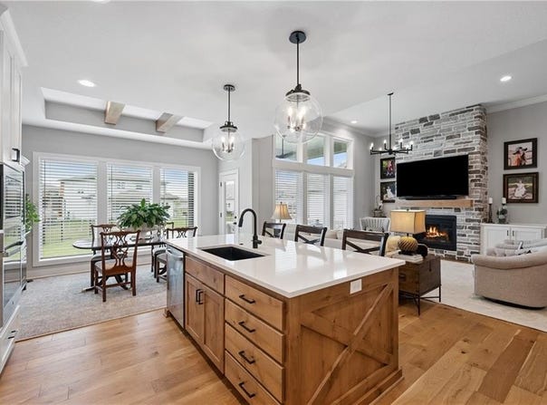 9260 Saddletop Street, Lenexa, KS 66227