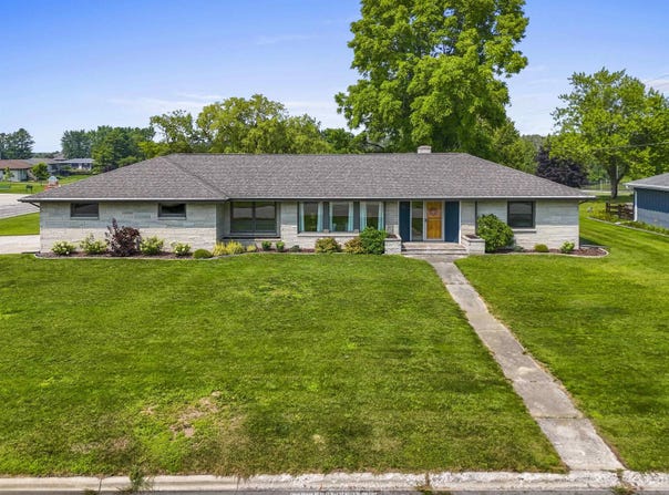 325 W GREENFIELD Avenue, ALGOMA, WI 54201