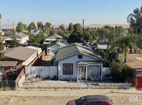 704 Kern Street, Taft, CA 93268