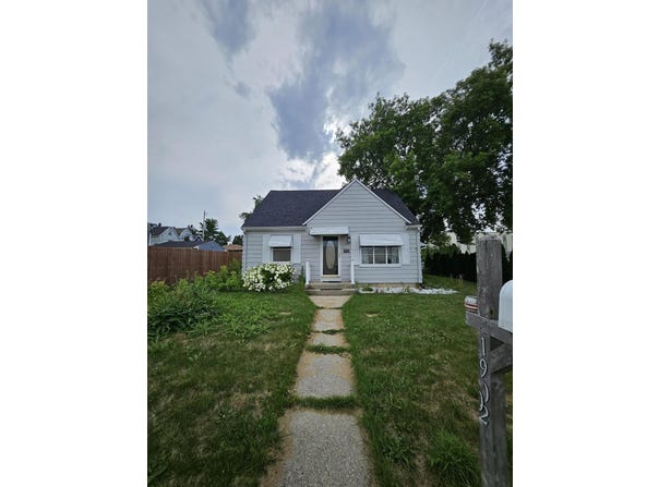 1902 12th Ave, South Milwaukee, WI 53172