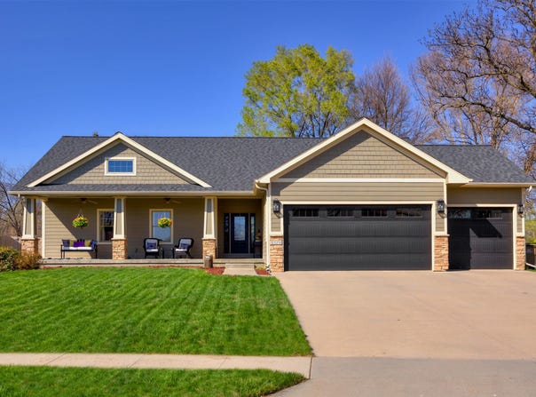 5570 Sunburst Drive, Pleasant Hill, IA 50327