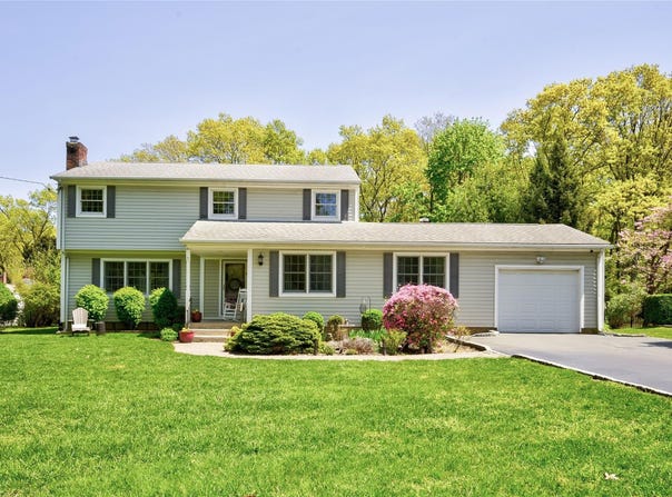 55 Hillside Avenue, Saint James, NY 11780