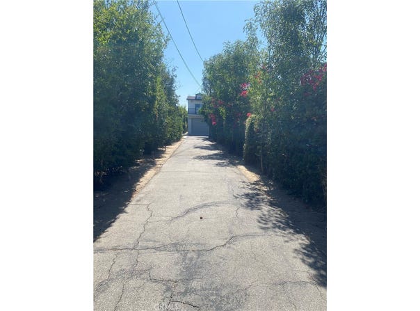 6648 Gaviota Avenue, Van Nuys, CA 91406