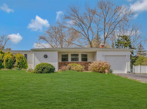 12 College Drive, Stony Brook, NY 11790