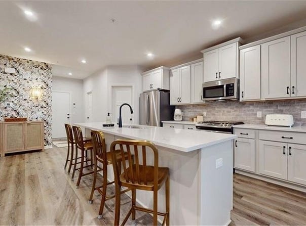 6775 Bluestem Way, Minnetrista, MN 55331