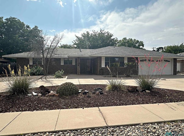 902 Hall Drive, Roswell, NM 88201