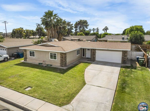 683 Sycamore Dr, Brawley, CA 92227