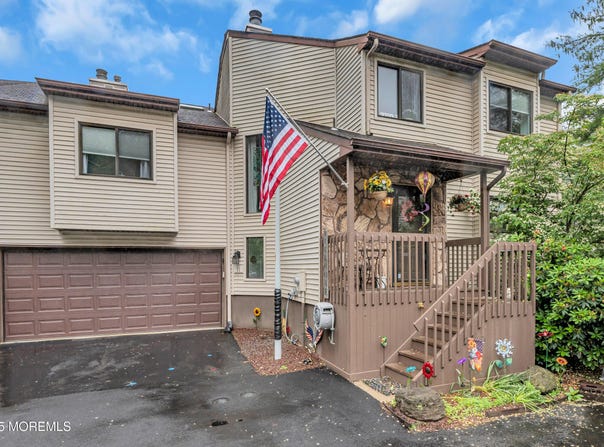 11 Kennedy Court, Middletown, NJ 07748
