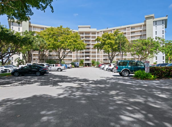 3051 N COURSE Drive, Pompano Beach, FL 33069