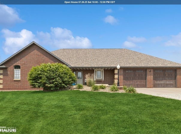 1191 Illinois Drive, Knoxville, IA 50138