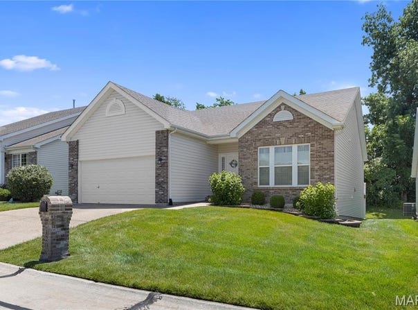 120 Ellington Oaks Drive, St Peters, MO 63376