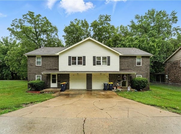 5709-5711 NW Hillside Drive, Kansas City, MO 64151