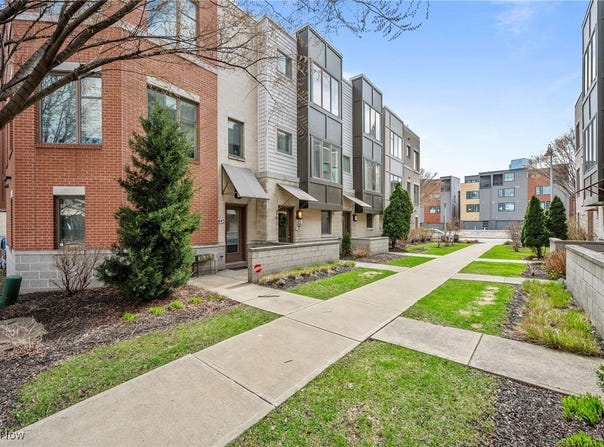 1451 Lindazzo Avenue, Cleveland, OH 44114