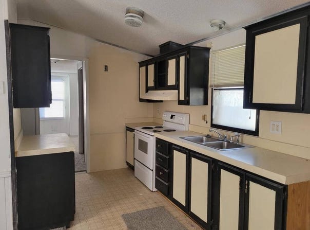 212  E 5TH AVE, Winfield, KS 67156