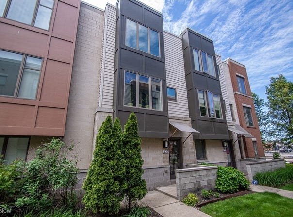 1425 Lindazzo Avenue, Cleveland, OH 44114