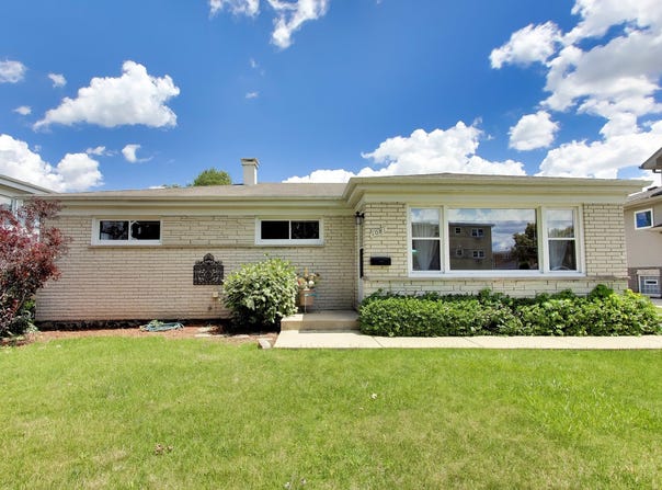 1081 Willson Drive, Des Plaines, IL 60016