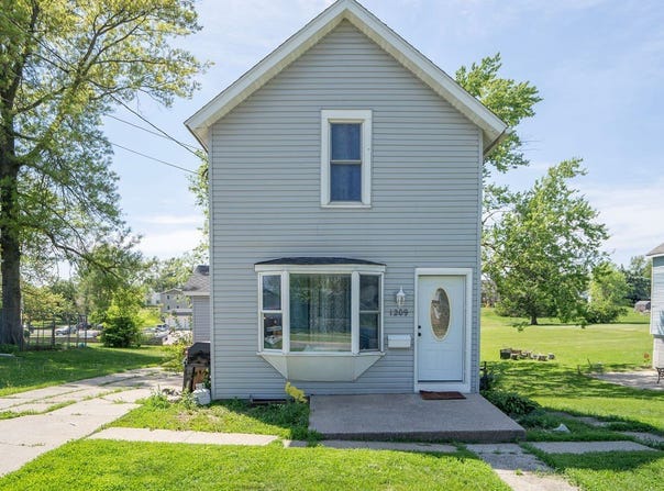 1209 Spencer Street, Grinnell, IA 50112