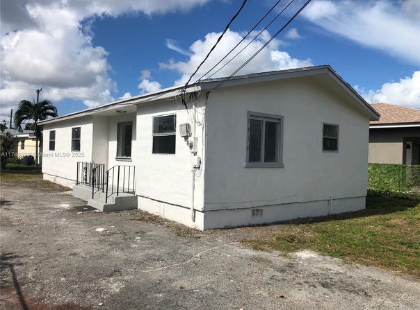 1970 NW 153rd St, Miami Gardens, FL 33054