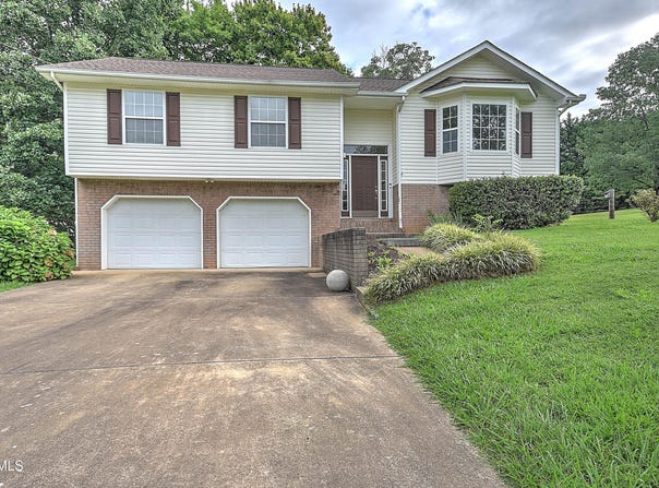 1102 Heritage Lane East, Jonesborough, TN 37659