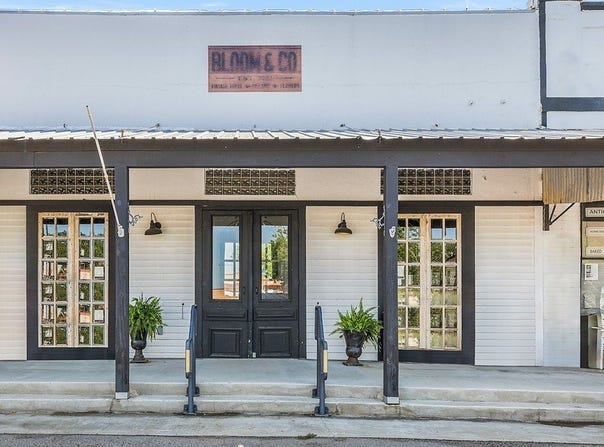 126 North Live Oak Street, Fayetteville, TX 78940