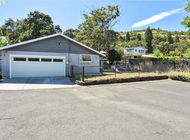3120 W 12TH ST, The Dalles, OR 97058