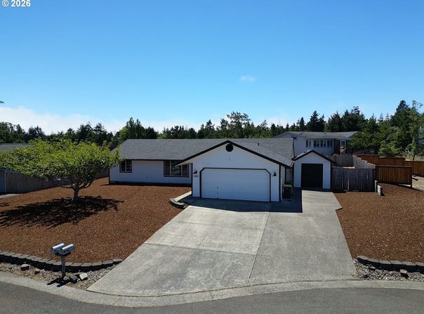 1445 YEW St, Florence, OR 97439