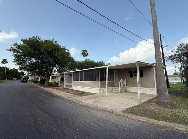 90 Las Naranjas, Mercedes, TX 78570
