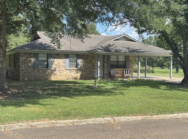 108 Arthur St, BRUCE, MS 38915