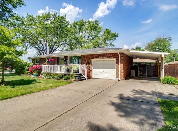 119 Bristol Court, Bethalto, IL 62010