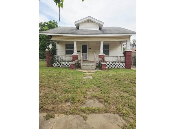421 E Walnut, Enid, OK 73701