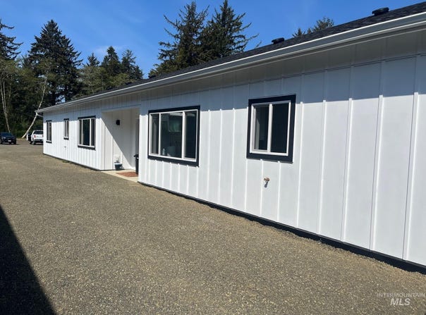 1306 Melbourne Court, Westport, WA 98595