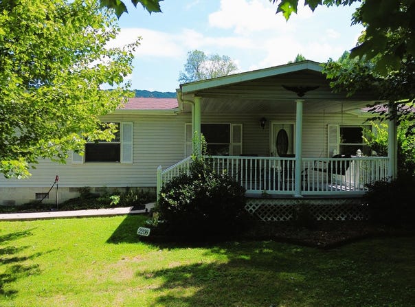 2208 Blackwater Road, London, KY 40744