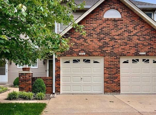 16266 Lea Oak Court, Chesterfield, MO 63017