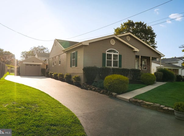 8 MCCARTHY AVENUE, LANGHORNE, PA 19047