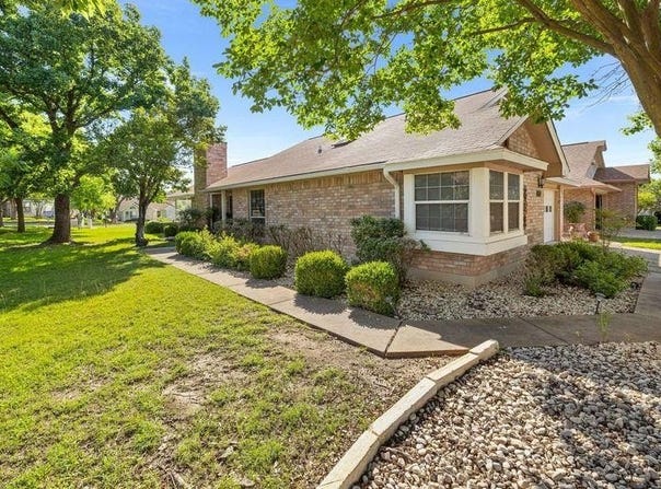 426 Florian, Kerrville, TX 78028