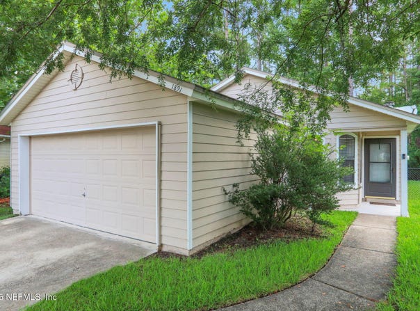 1891 HUNTERS TRACE Circle, Middleburg, FL 32068