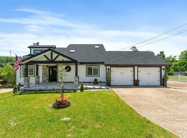 8 Ellis Drive, Hurricane, WV 25526