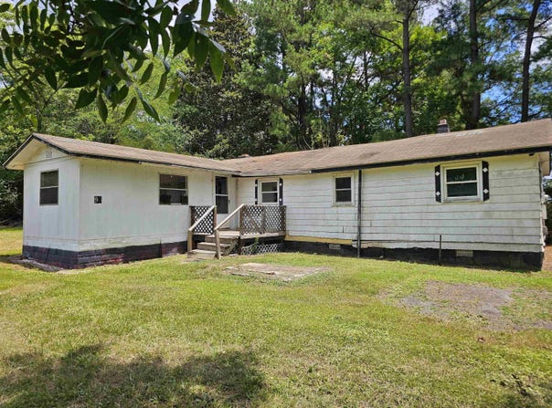90 Oak Tree St, Hallsboro, NC 28442