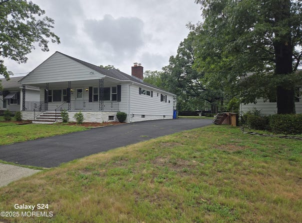 10 Weston Place, Eatontown, NJ 07724
