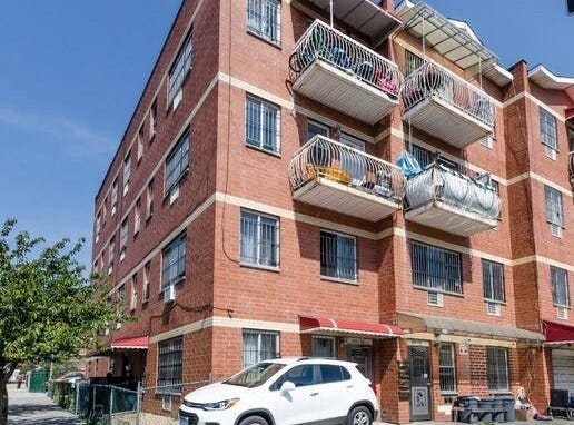 111-15 37 Aven, Corona, NY 11368