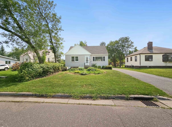 28 Oak St, Proctor, MN 55810