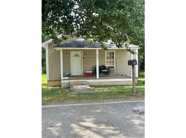 313 Lakeside Drive, Westminster, SC 29693