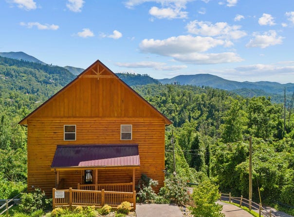 320 Pinnacle Cottage Way, Gatlinburg, TN 37738