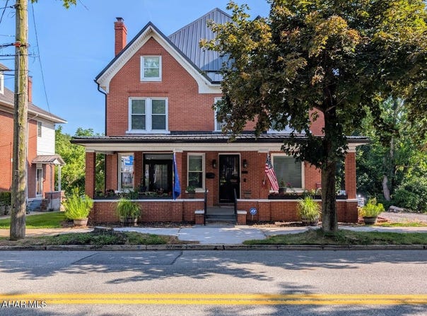 230 E Main Street, Everett, PA 15537