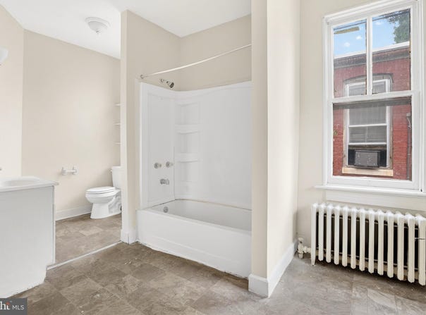 240 E POPLAR STREET, YORK, PA 17403