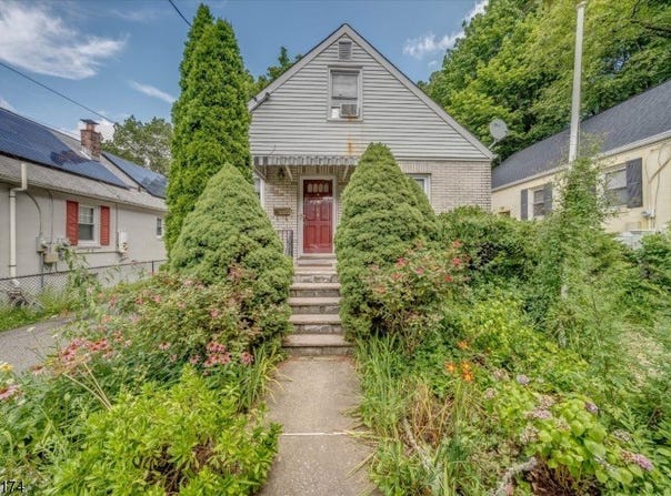 50 Fritz St, Bloomfield Twp., NJ 07003-4044