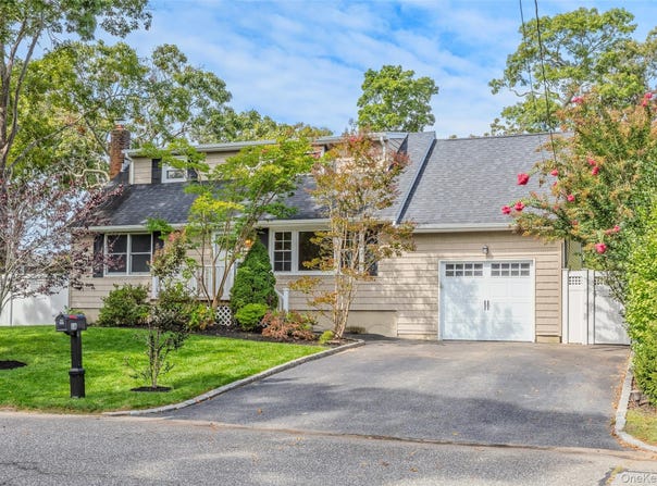 16 Hewitt Boulevard, Center Moriches, NY 11934