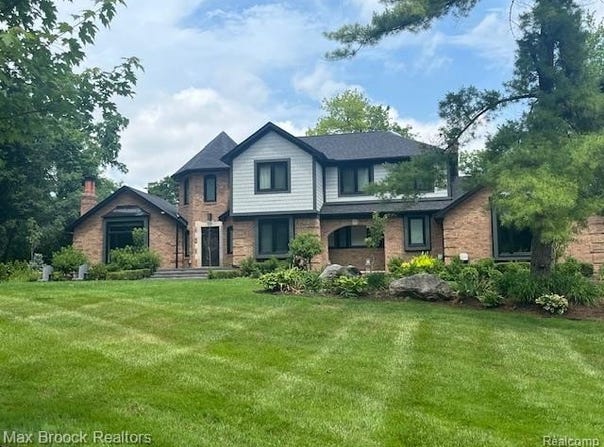 284 Woodwind Drive, Bloomfield Hills, MI 48304